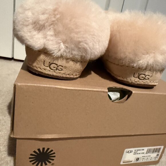 UGG Cozy Knit Sheepskin Wrin Slippers Lined Shearling Cream Womens size 9 NEW - Picture 7 of 9